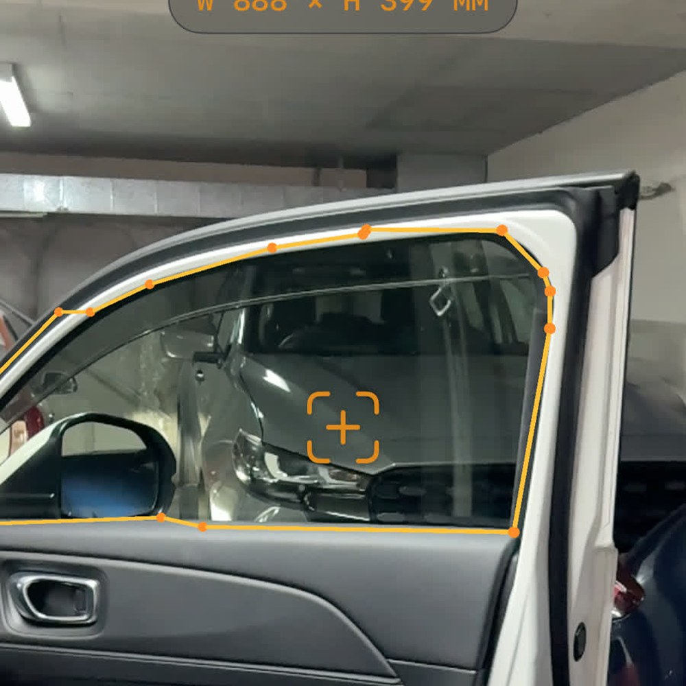 A car window traced point by point in the CarShade measuring app, reading W 888 x H 399 mm